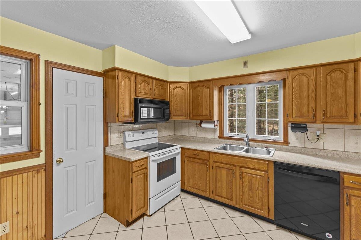 451 Lake Road Milton, VT 05468 - Photo 5 of 36
