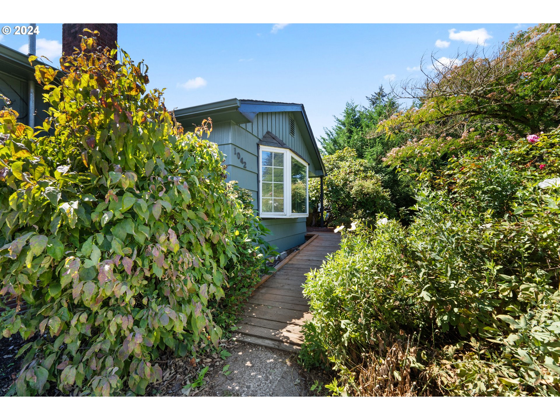 1042 Cal Young Road Eugene, OR 97401 - Photo 4 of 44 Gallery Image 4