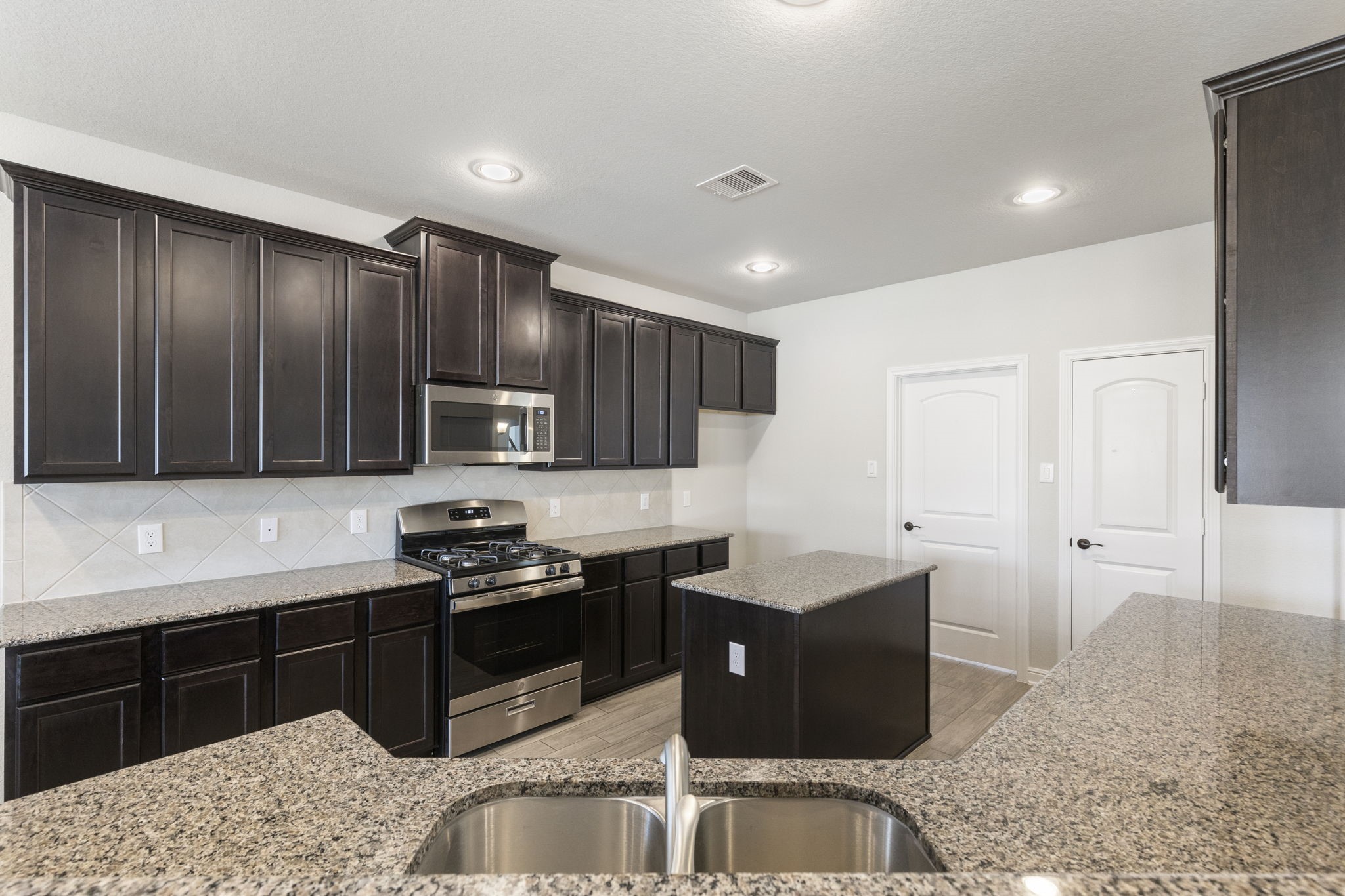 2819 Bradbury Hills Road Spring, TX 77373 - Photo 23 of 50 Discover the heart of this home in a sleek kitchen with rich cabinetry, modern appliances, and granite countertops, perfect for culinary adventures and gatherings.