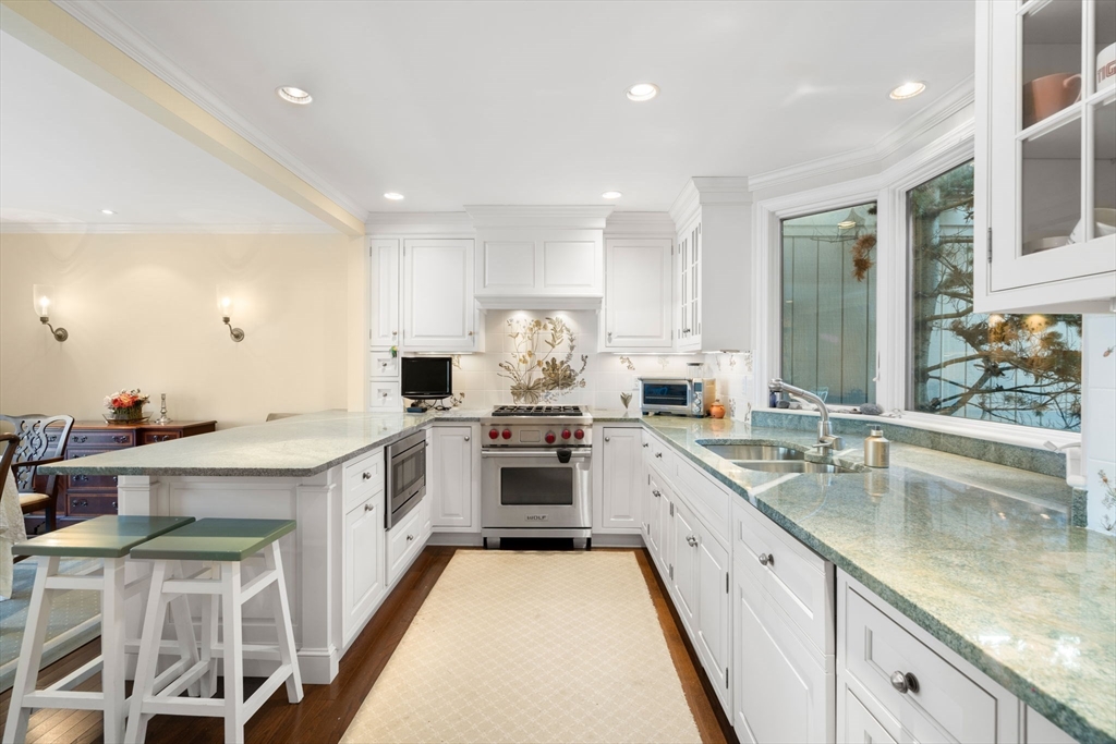 55 Fairgreen Place, Unit 55 Brookline, MA 02467 - Photo 4 of 24