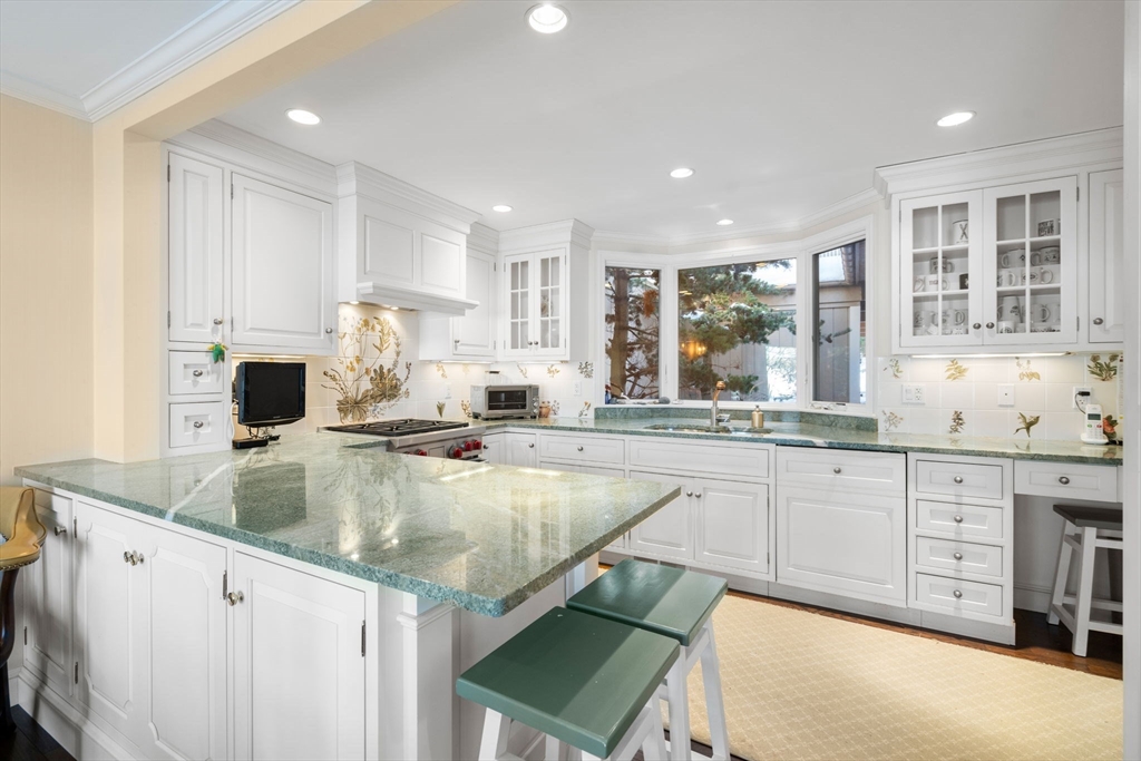 55 Fairgreen Place, Unit 55 Brookline, MA 02467 - Photo 5 of 24