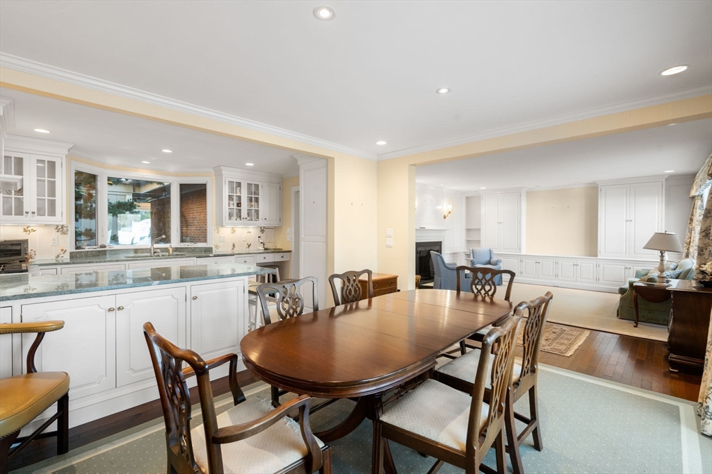 55 Fairgreen Place, Unit 55 Brookline, MA 02467 - Photo 6 of 24