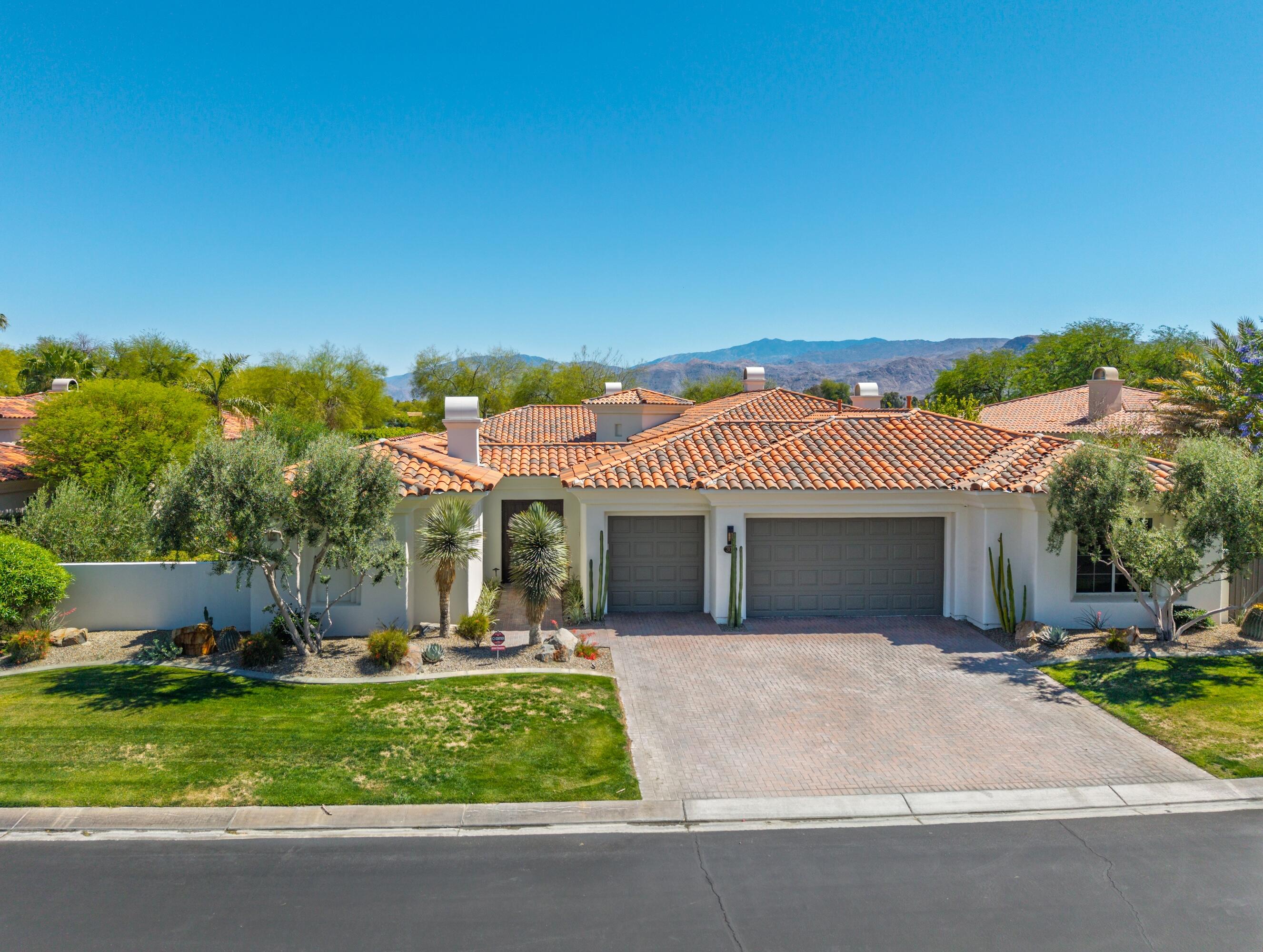 306 Loch Lomond Road Rancho Mirage, CA 92270 - Photo 4 of 60 a view of a house with a patio