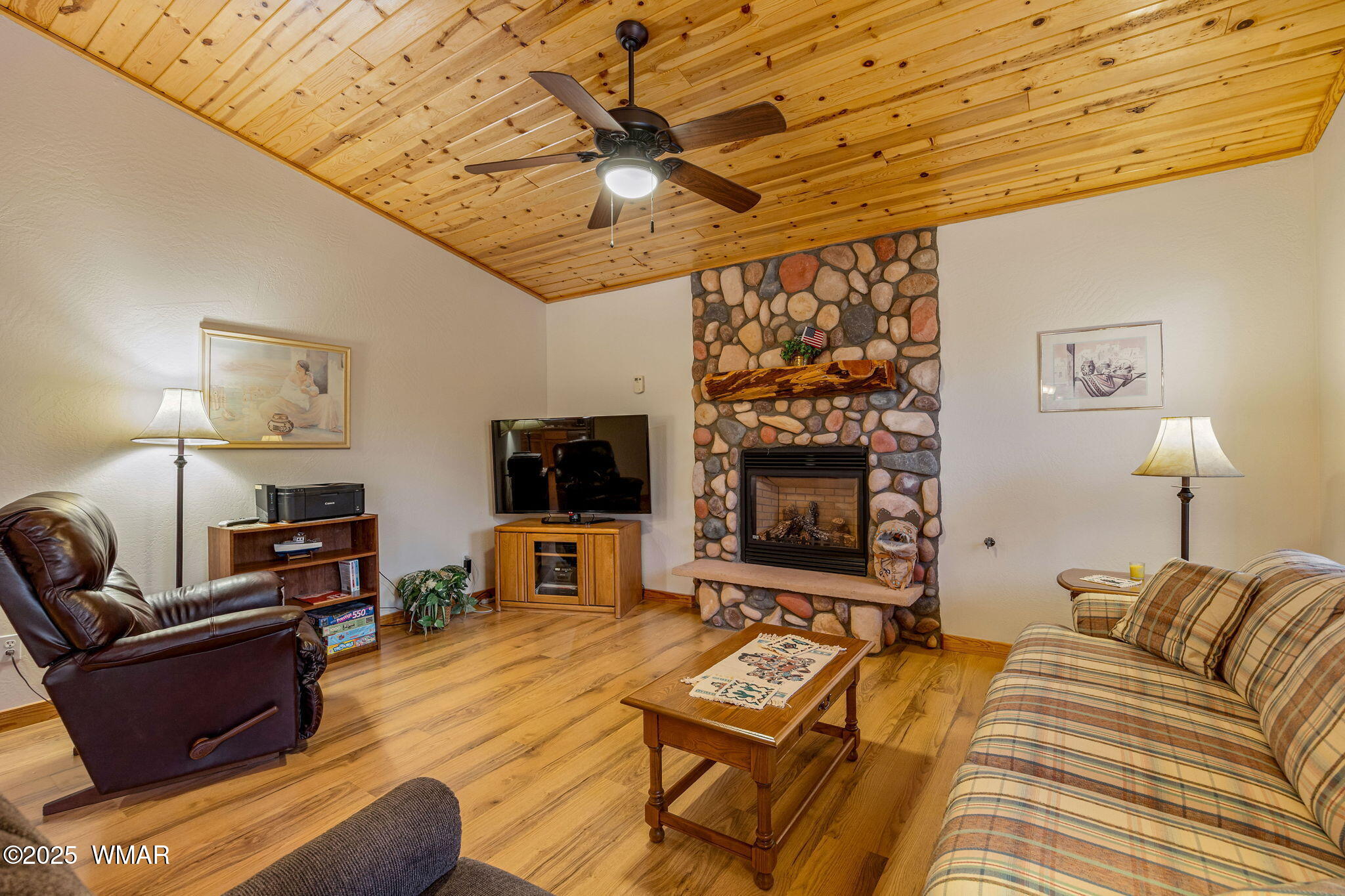 3142 Ranch Road Overgaard, AZ 85933 - Photo 8 of 35 a bedroom with furniture