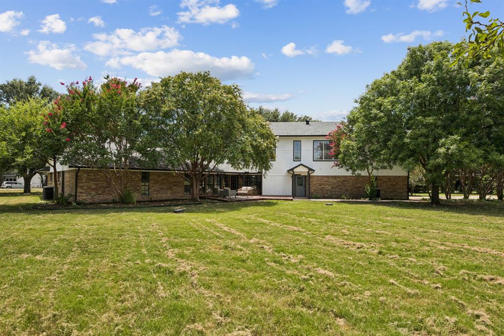 10 Chisholm Trail Lucas, TX 75002 - Photo 35 of 40 a front view of a house with a yard and a garage