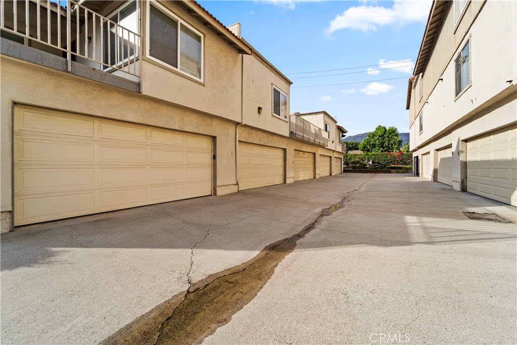 811 Cinnamon Lane Duarte, CA 91010 - Photo 20 of 22 a view of a street with buildings