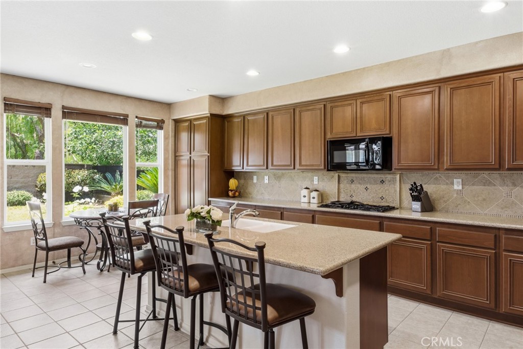 11515 Venezia Way Porter Ranch, CA 91326 - Photo 11 of 41 Kitchen