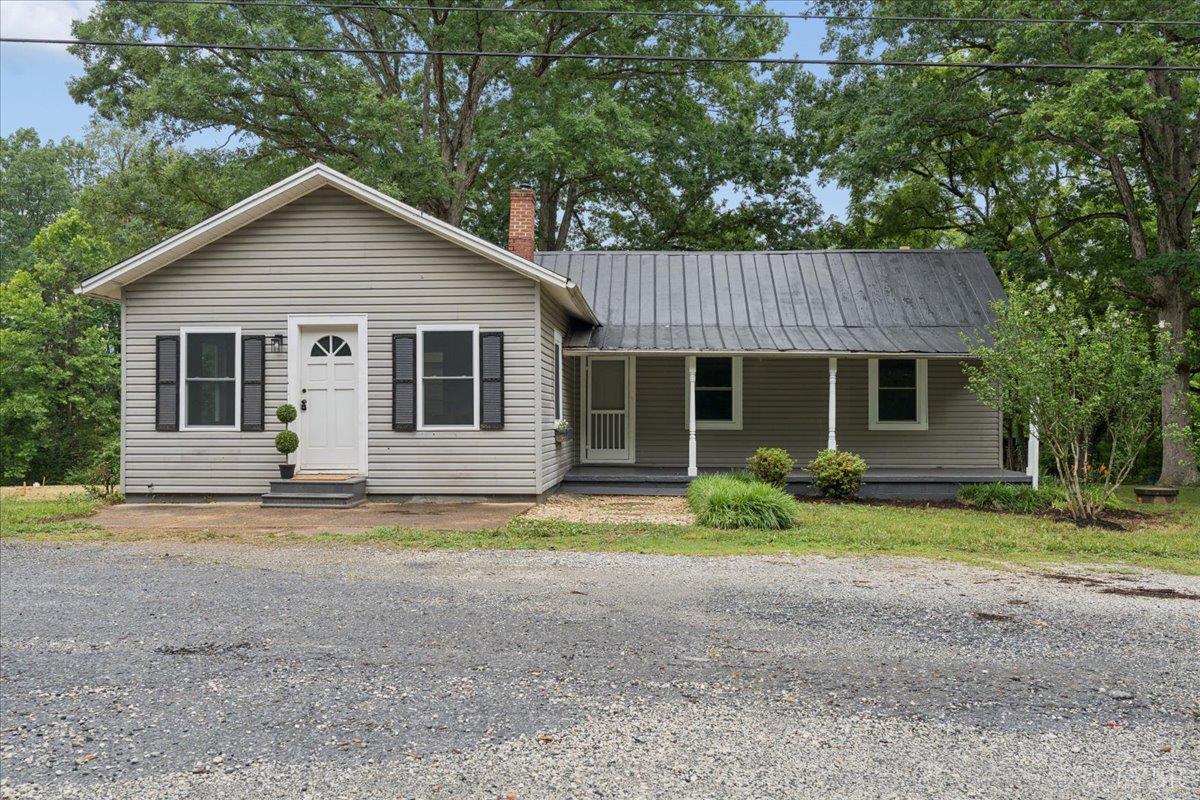 10049 Oakville Road Gladstone, VA 24553 - Photo 1 of 29