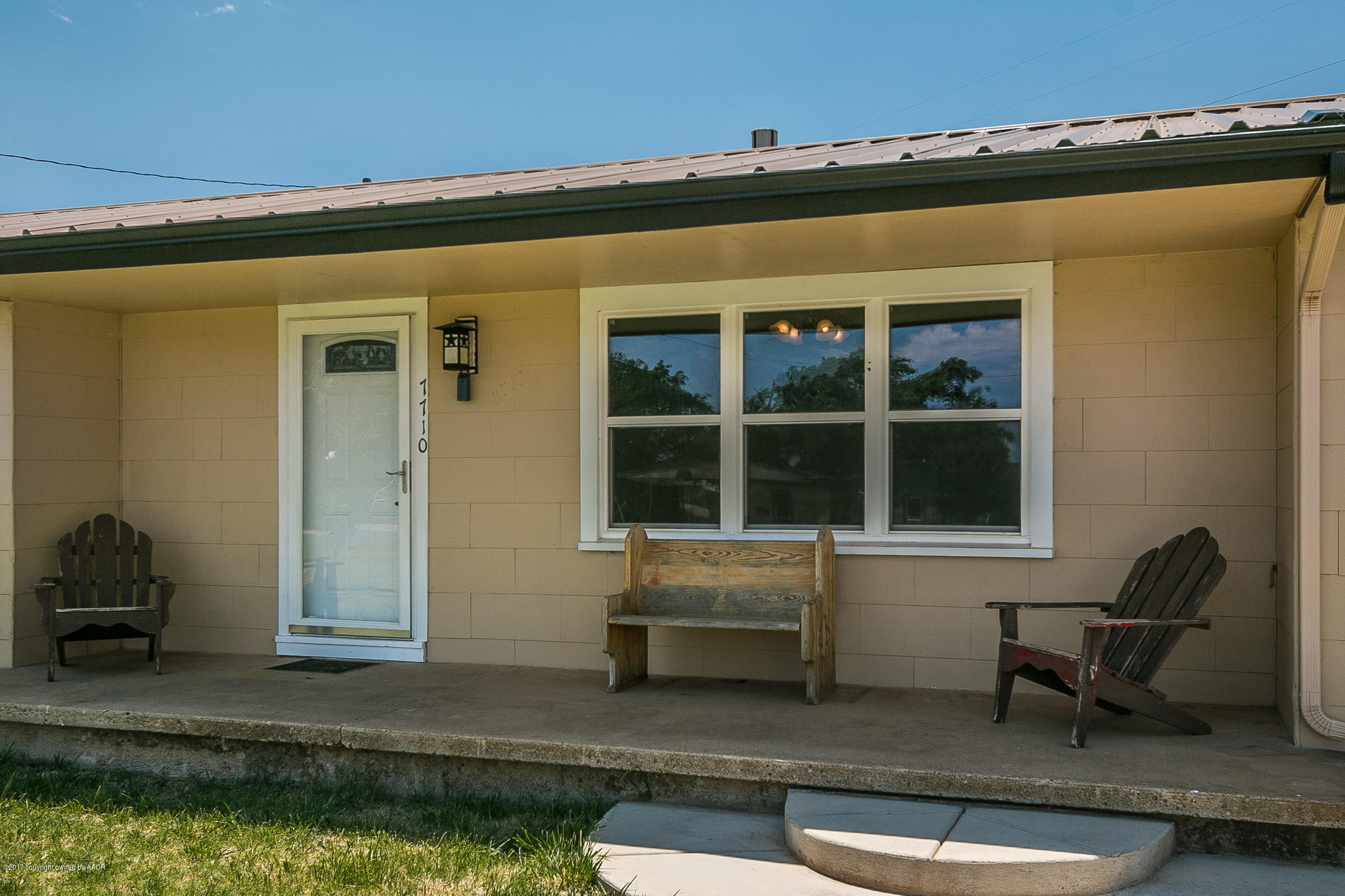 7710 Crawford Road Amarillo, TX 79108 - Photo 3 of 19 003_Front Porch