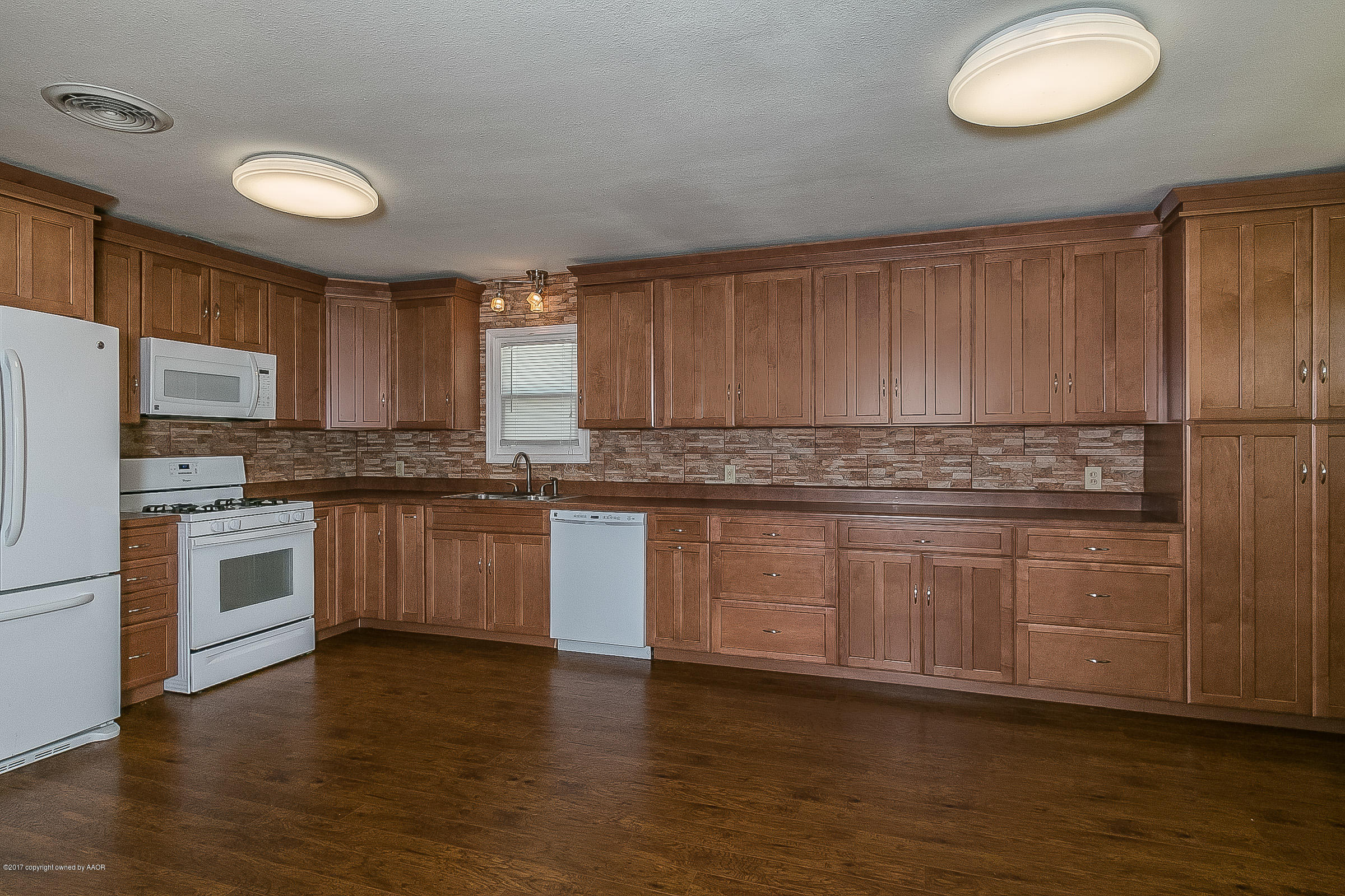 7710 Crawford Road Amarillo, TX 79108 - Photo 6 of 19 006_Kitchen