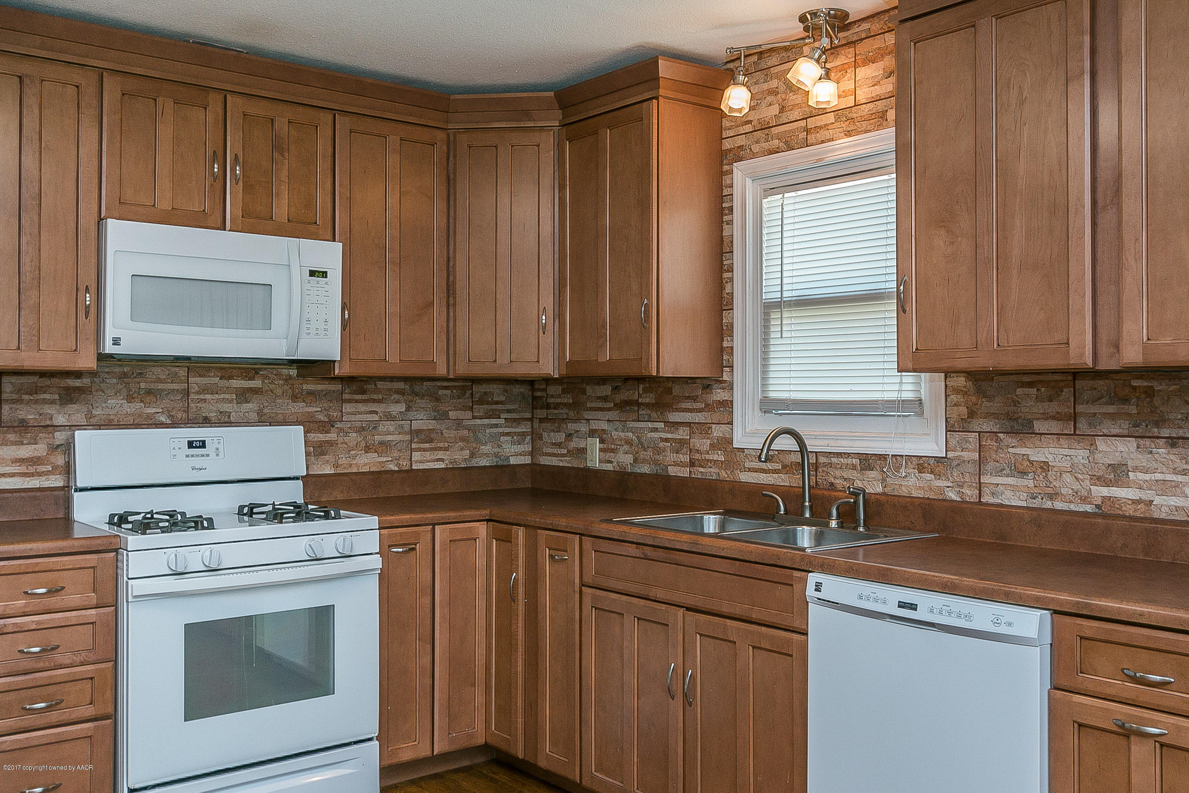 7710 Crawford Road Amarillo, TX 79108 - Photo 7 of 19 007_Kitchen 2