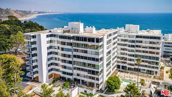 $4,400 | 17352 Sunset Boulevard, Unit 606, Pacific Palisades, CA 90272