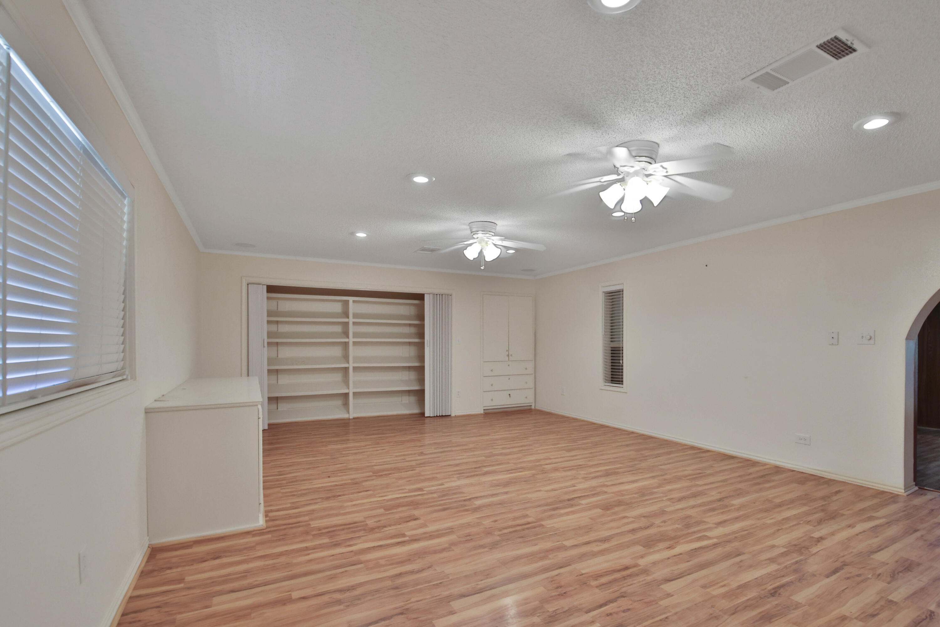 5013 57th Street Lubbock, TX 79414 - Photo 11 of 38 IMG_2763