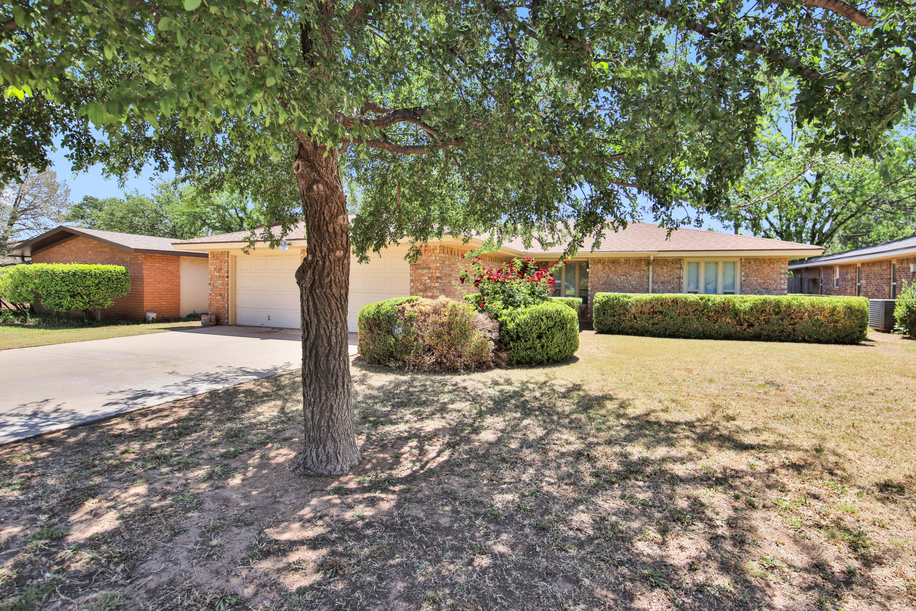 5013 57th Street Lubbock, TX 79414 - Photo 2 of 38 IMG_2754
