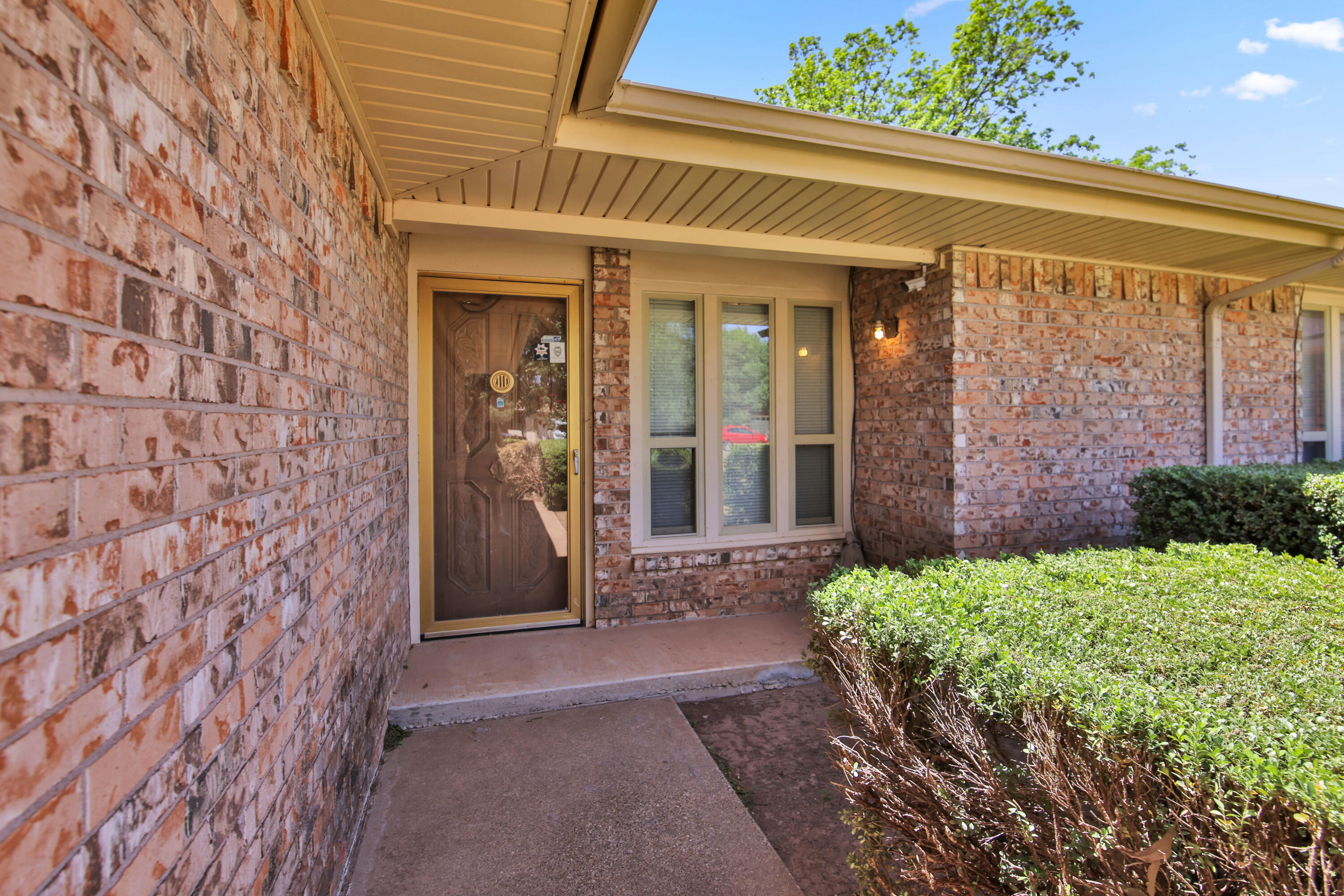 5013 57th Street Lubbock, TX 79414 - Photo 4 of 38 IMG_2756