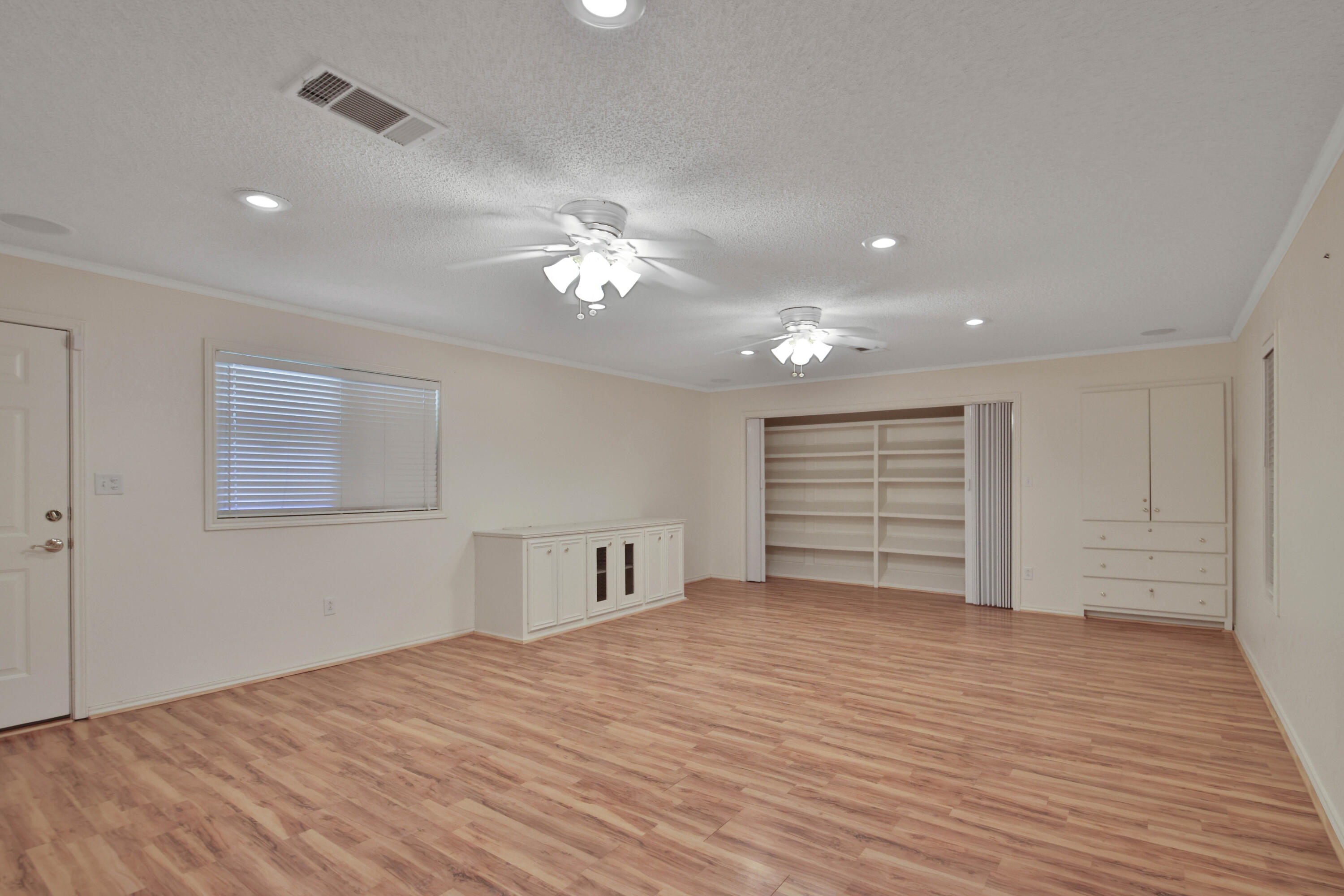 5013 57th Street Lubbock, TX 79414 - Photo 10 of 38 IMG_2762