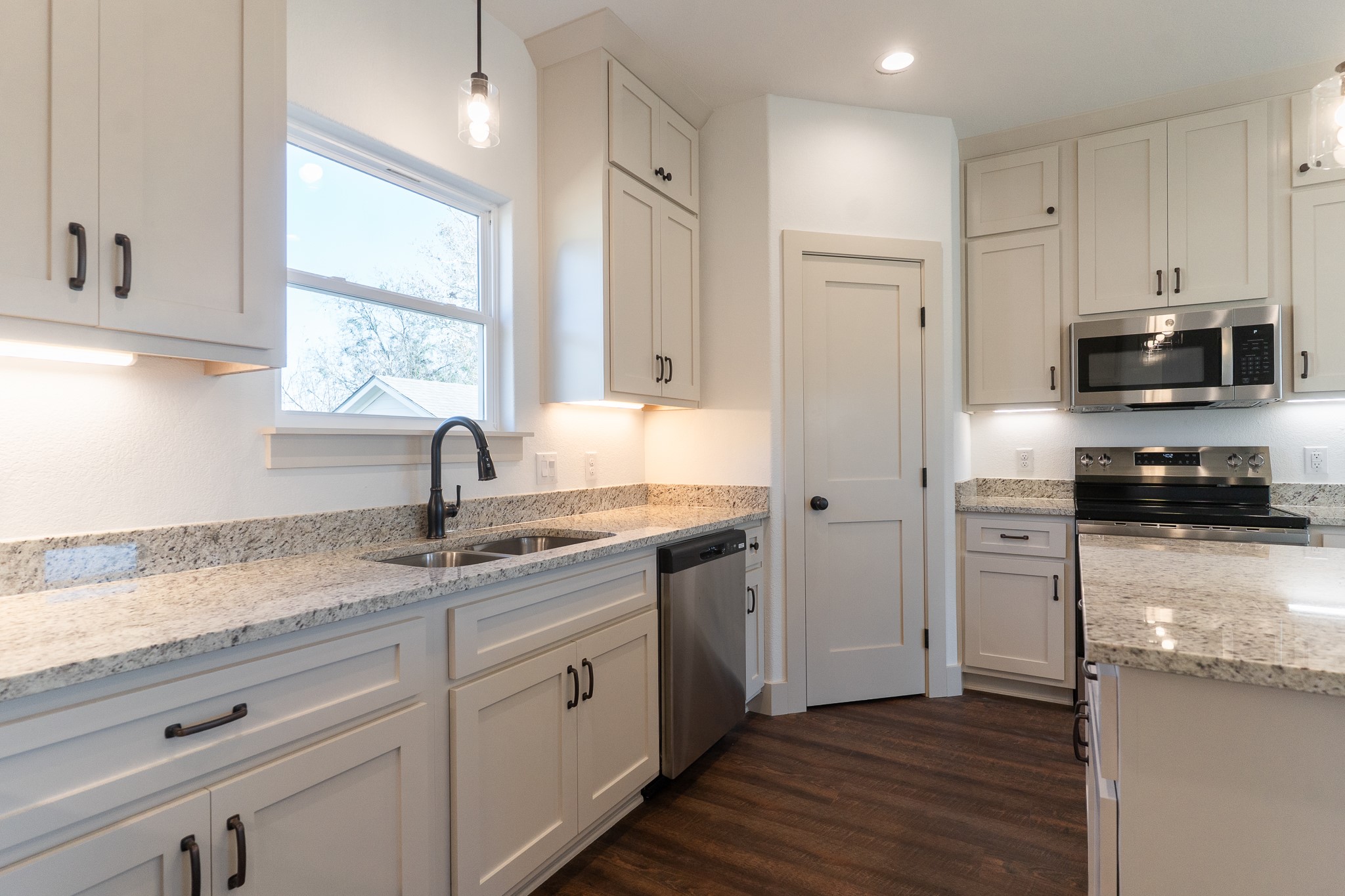 302 String Prairie Way Smithville, TX 78957 - Photo 8 of 22