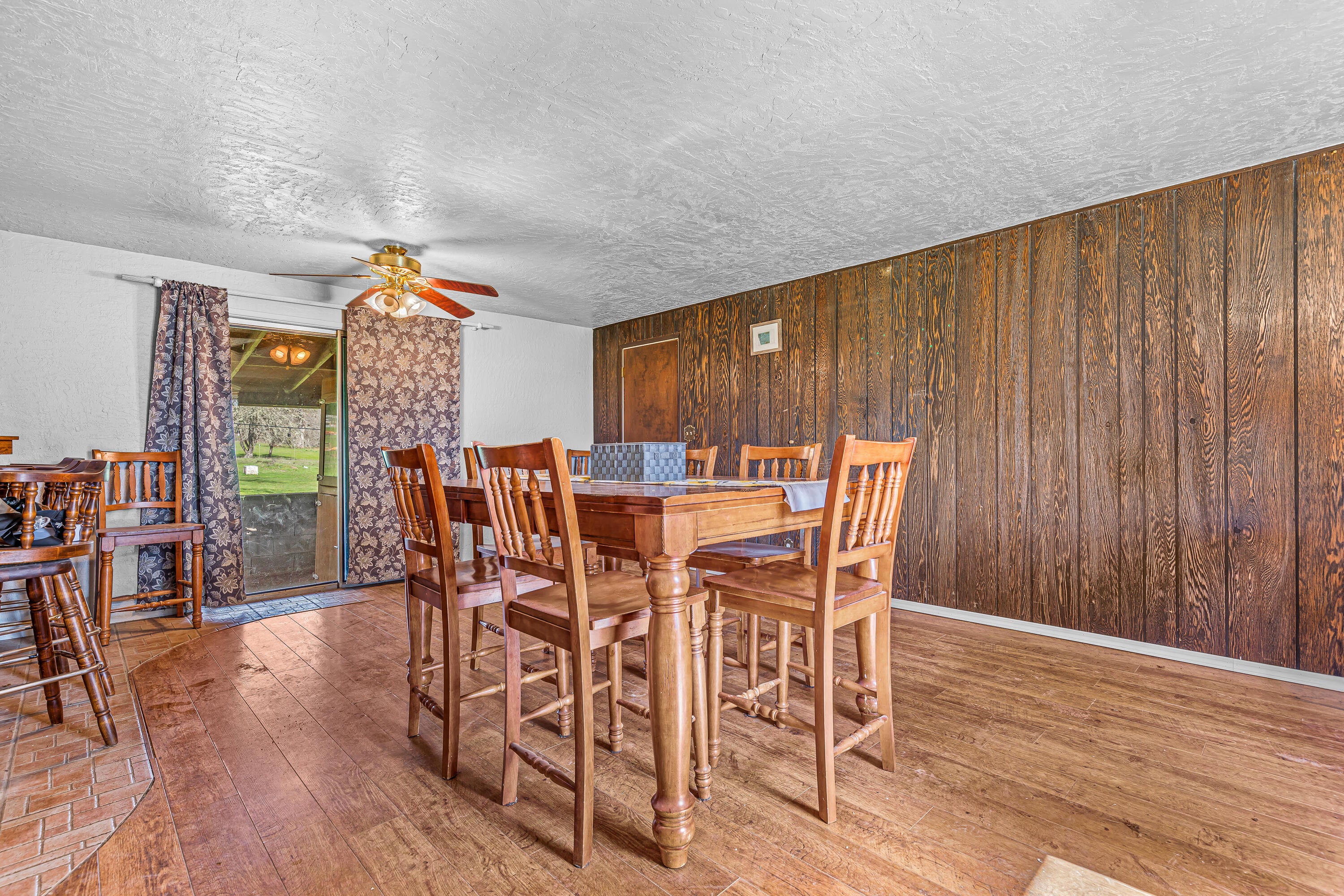 17200 Jones Road White City, OR 97503 - Photo 11 of 51 Dining Room.