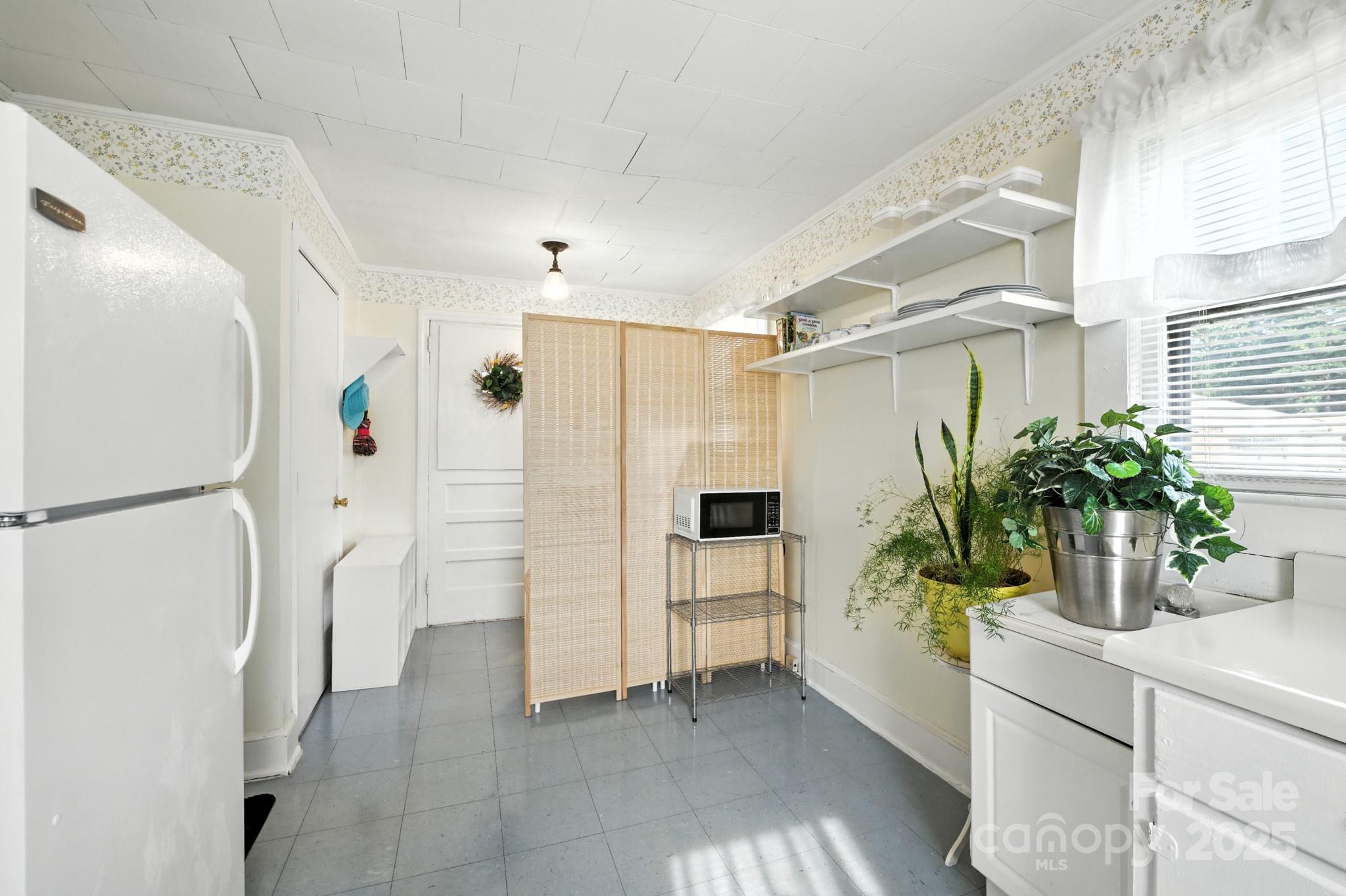 420 Virginia Street Southwest Lenoir, NC 28645 - Photo 17 of 36 a bathroom with a shower and a tub