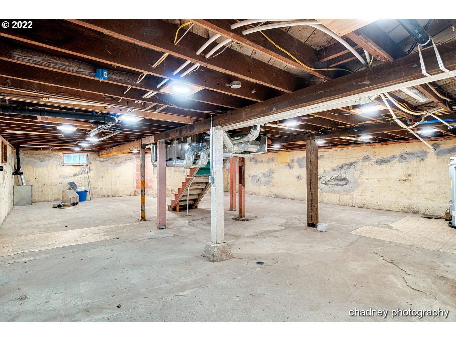 606 Southeast Northway Road Corbett, OR 97019 - Photo 21 of 32 a view of an empty room