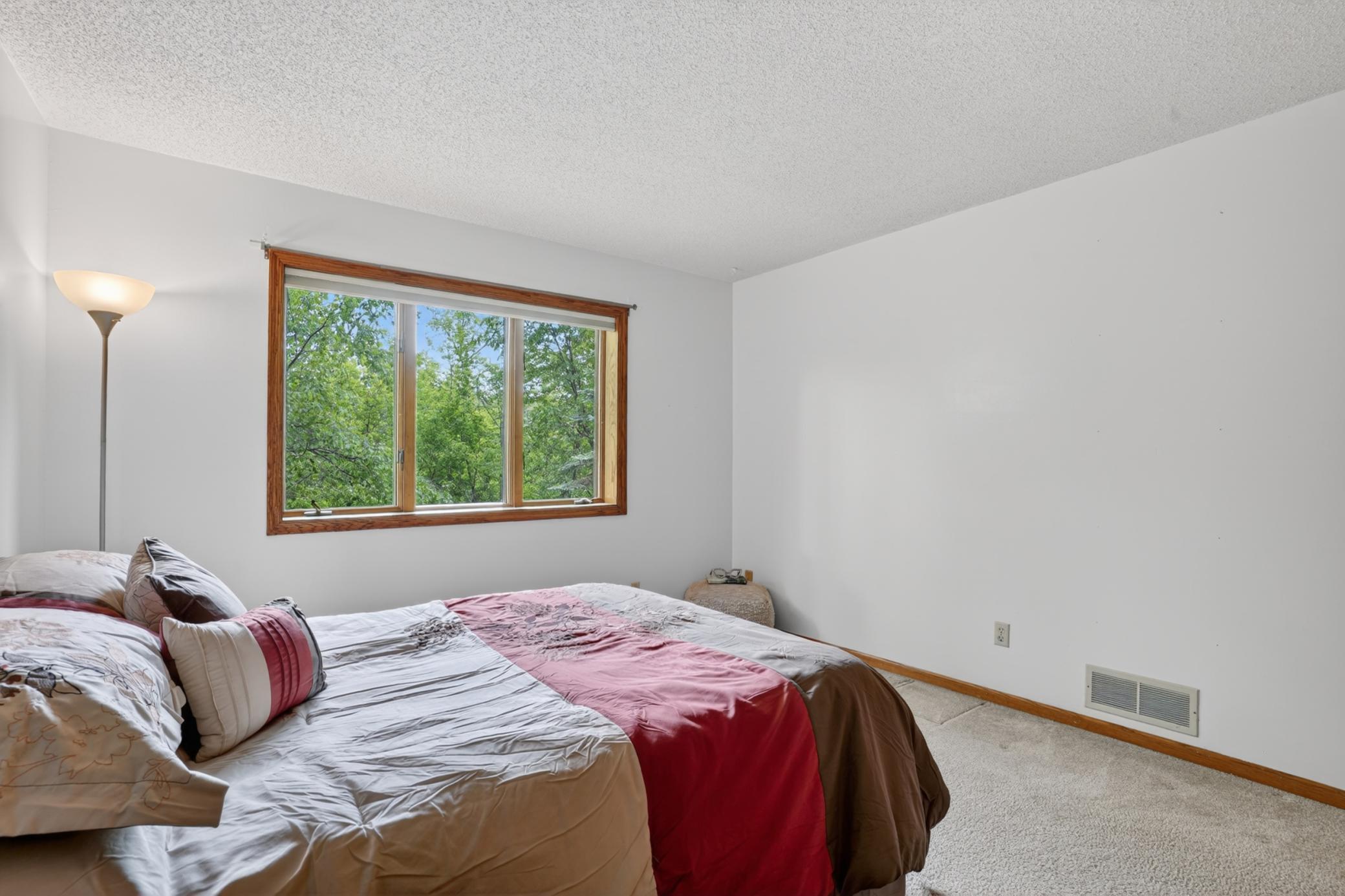 8655 Hunters Way Apple Valley, MN 55124 - Photo 16 of 34