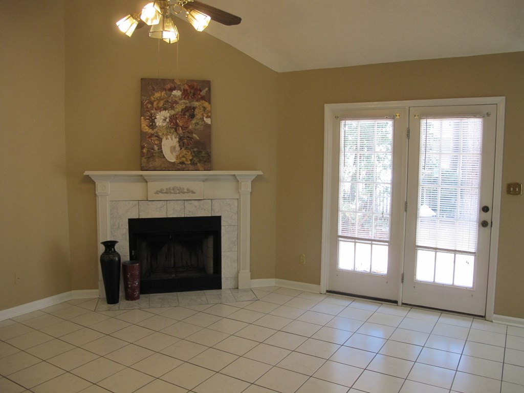550 Blue Ridge Crossing Evans, GA 30809 - Photo 5 of 41 Living Room