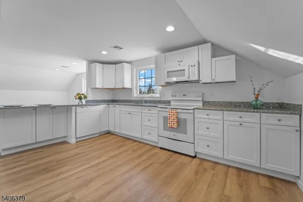 $2,600 | 43 Hillcrest Avenue, Somerset, NJ 08873