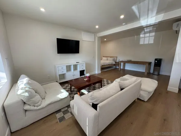 $2,550 | 4221 1/2 Vista Way, Unit STUDIO, La Mesa, CA 91941