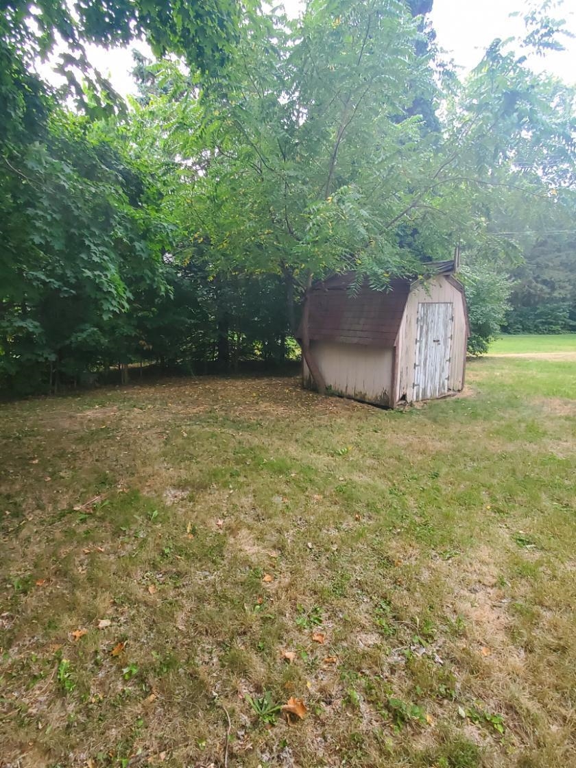 1486 Winter Drive Freeport, IL 61032 - Photo 11 of 20 a view of a outdoor space with trees