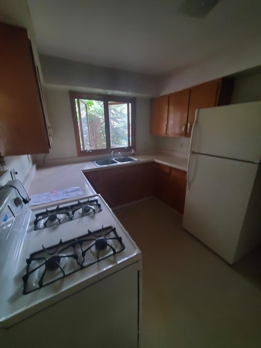 1486 Winter Drive Freeport, IL 61032 - Photo 12 of 20 a bedroom with bed and window