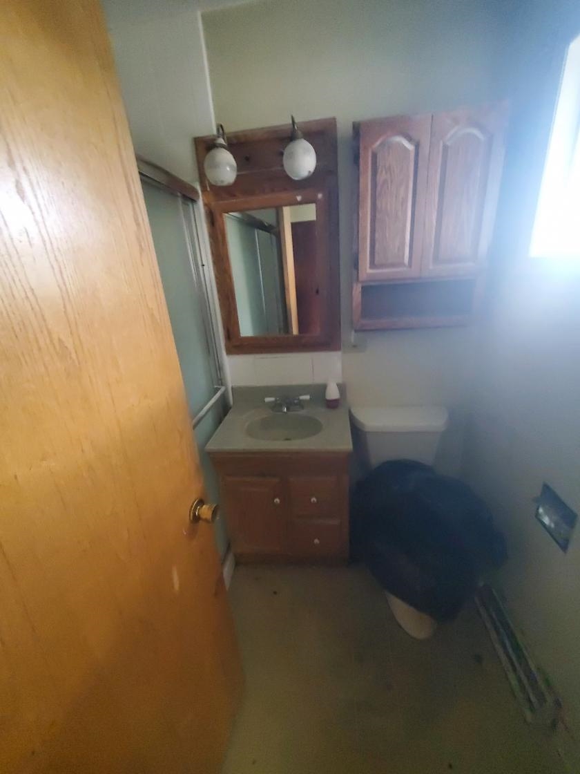 1486 Winter Drive Freeport, IL 61032 - Photo 16 of 20 a bathroom with a sink and mirror