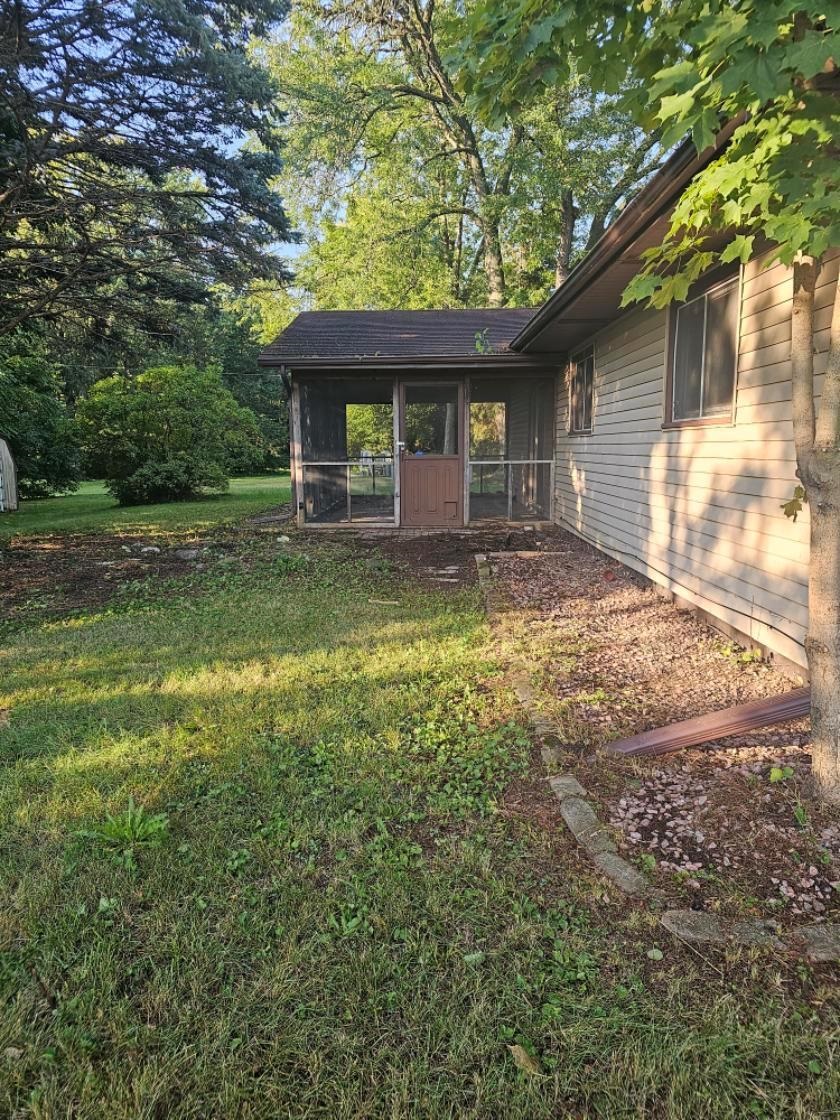 1486 Winter Drive Freeport, IL 61032 - Photo 3 of 20 a view of a house with a yard