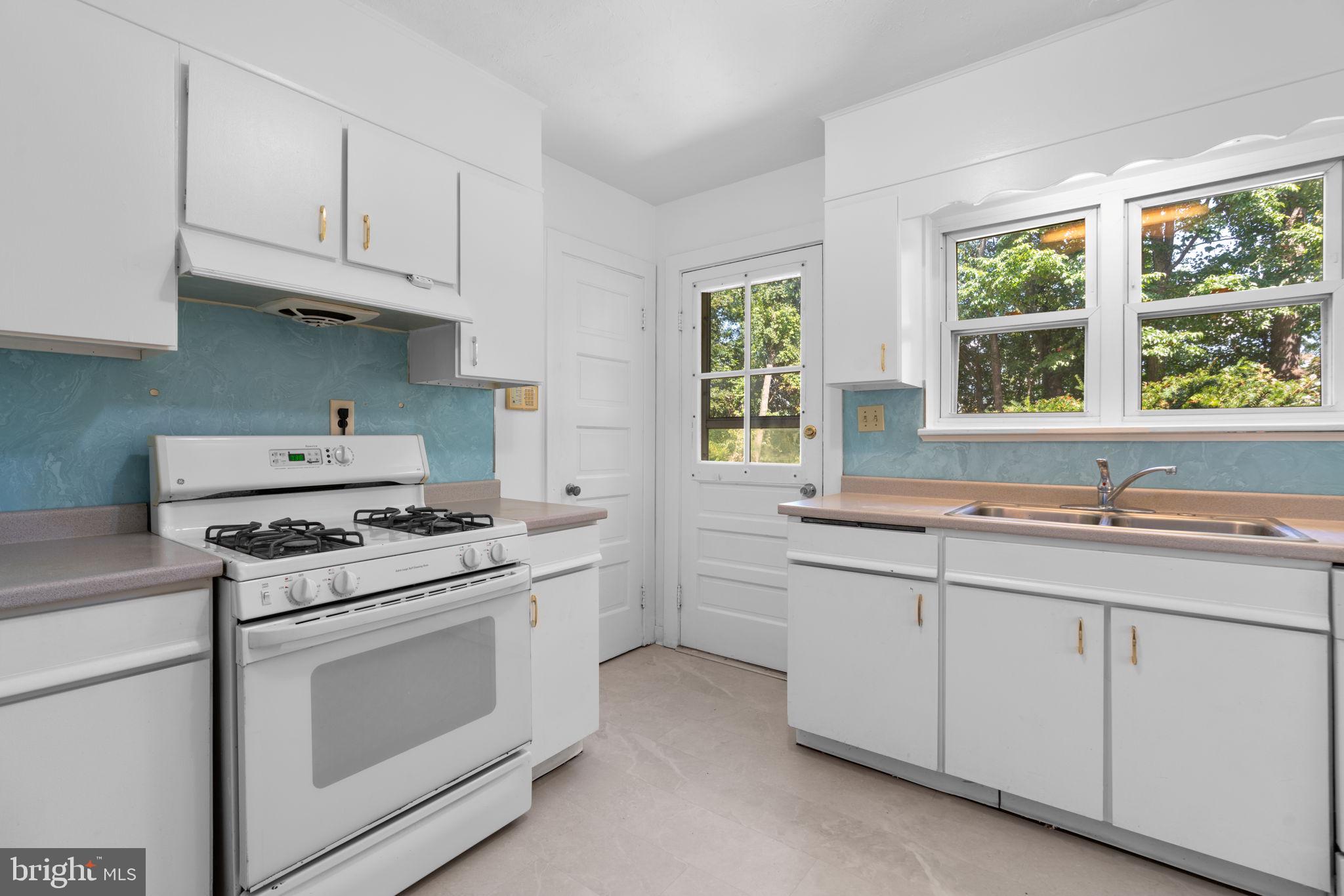 16812 Batchellors Forest Road Olney, MD 20832 - Photo 7 of 24 Gallery Image 7