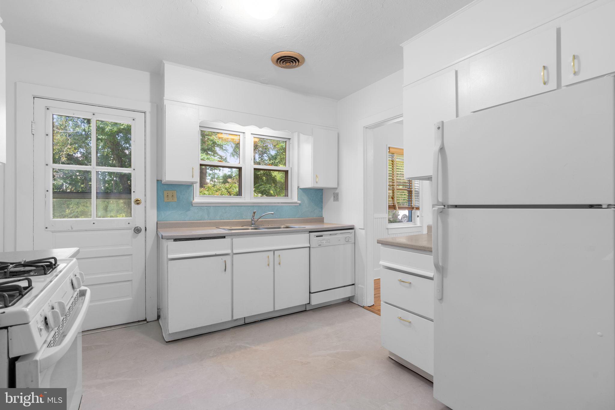 16812 Batchellors Forest Road Olney, MD 20832 - Photo 8 of 24 Gallery Image 8