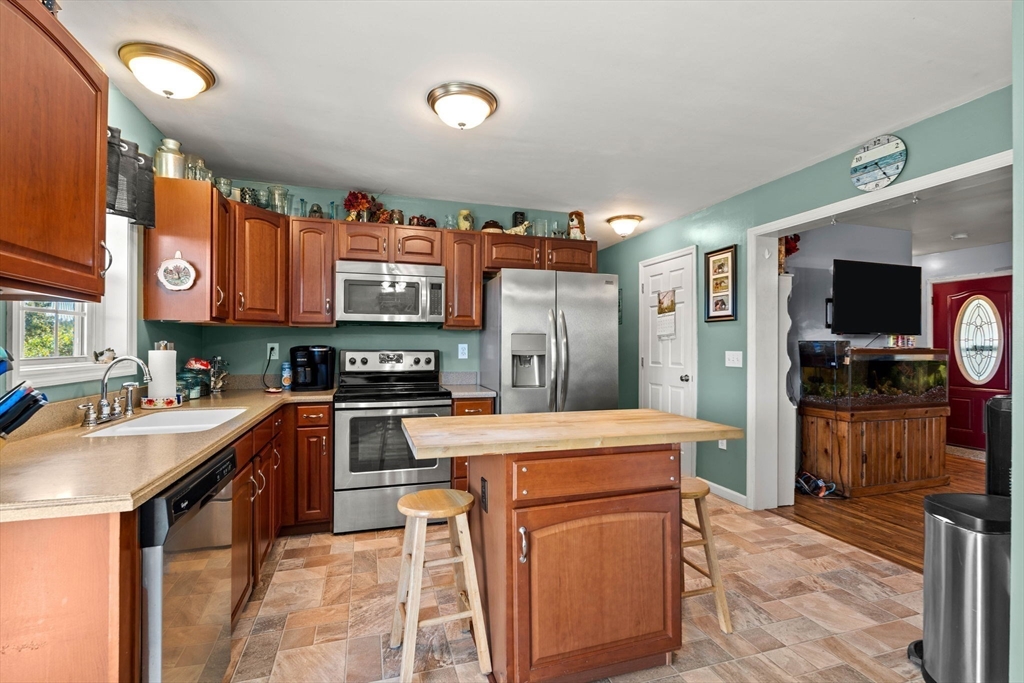 25 R Beacon Street Amesbury, MA 01913 - Photo 12 of 42