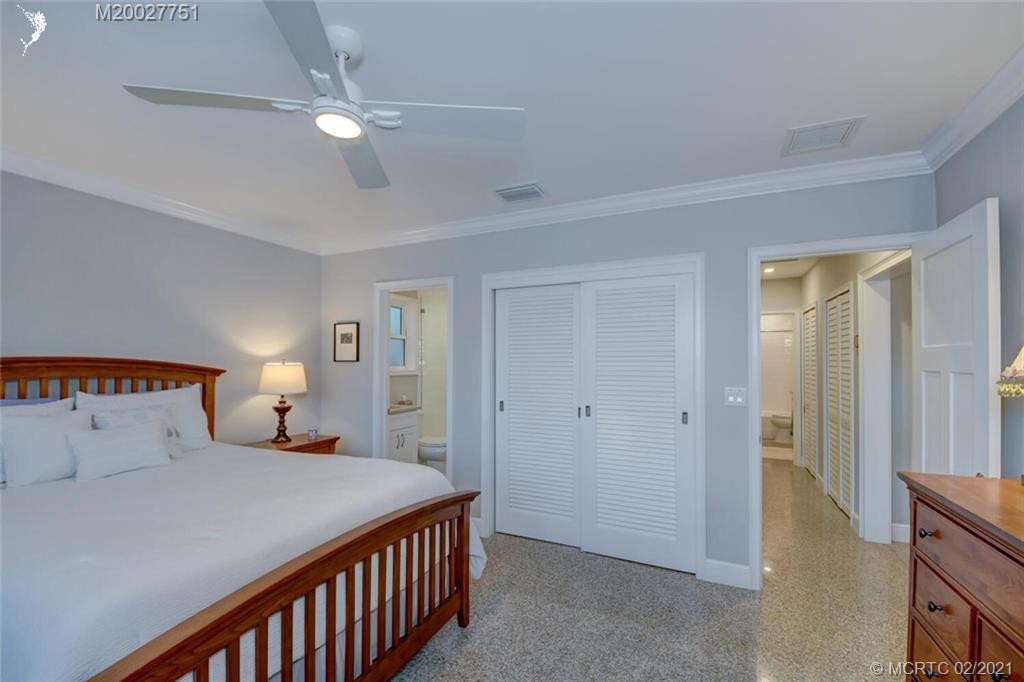 814 Southeast Riverside Drive Stuart, FL 34994 - Photo 16 of 48 Guest bedroom #2 with it's own bathroom and walk in closet.
