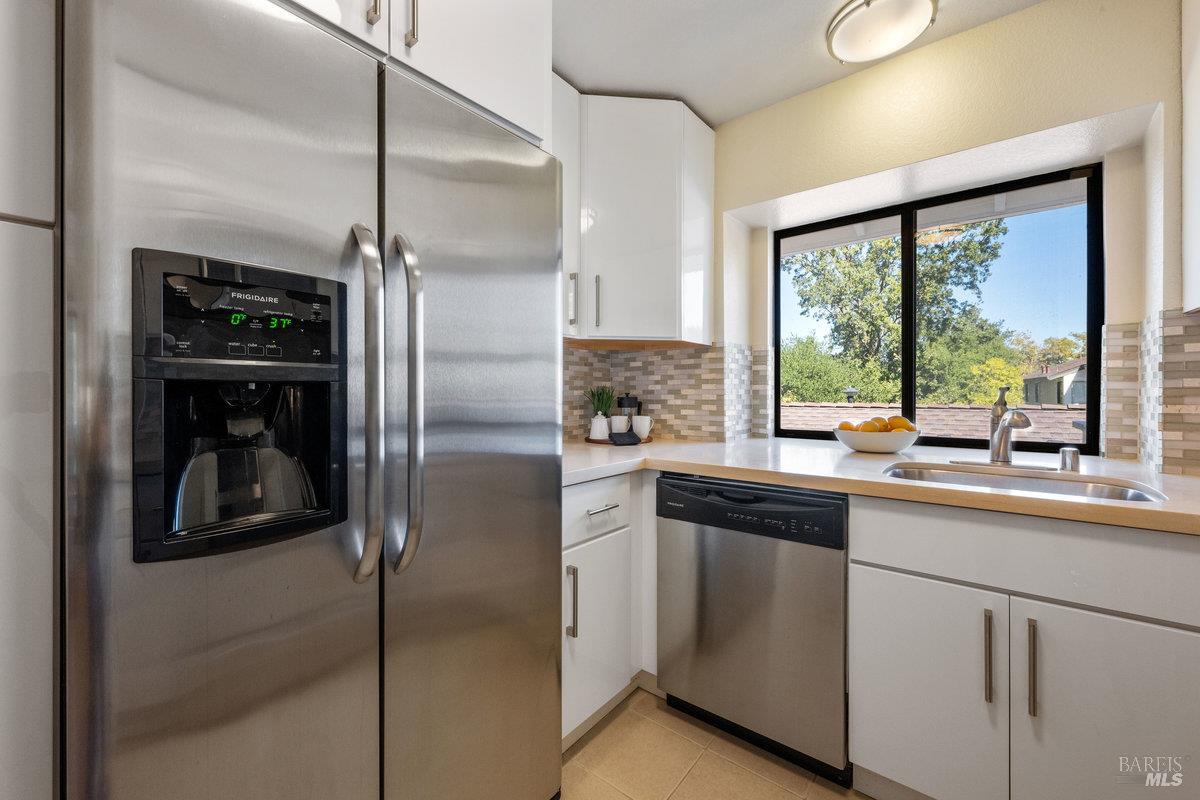 32 Picadilly Court San Rafael, CA 94903 - Photo 9 of 28