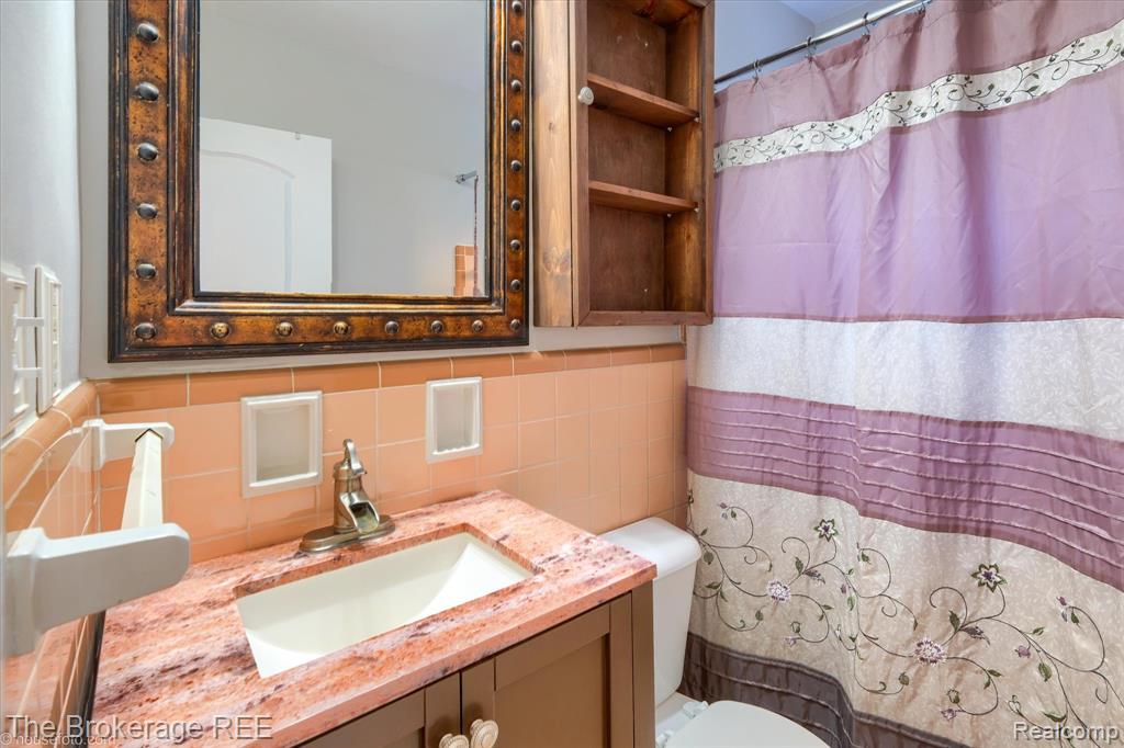 5400 North Center Road Flint, MI 48506 - Photo 39 of 44