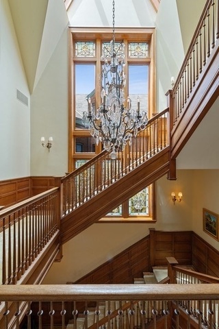 632 West Deming Place Chicago, IL 60614 - Photo 18 of 49 a view of entryway with a front door