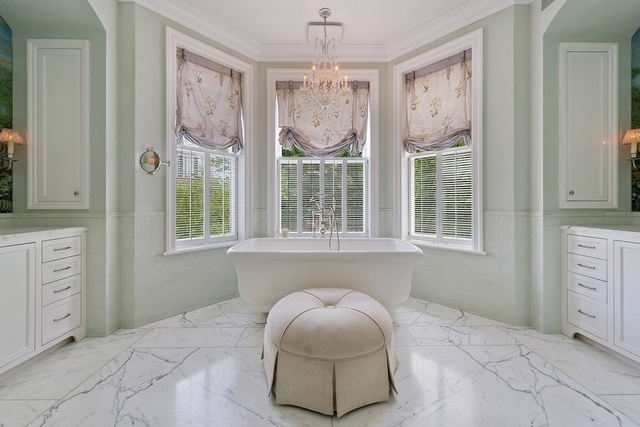 632 West Deming Place Chicago, IL 60614 - Photo 24 of 49 a spacious bedroom with a bed and a window