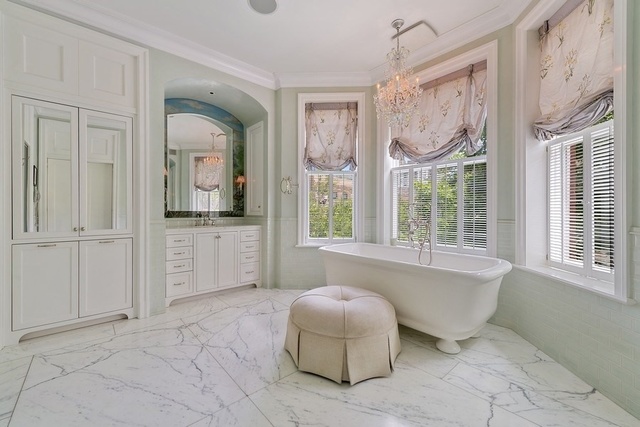 632 West Deming Place Chicago, IL 60614 - Photo 25 of 49 a living room with furniture and a window