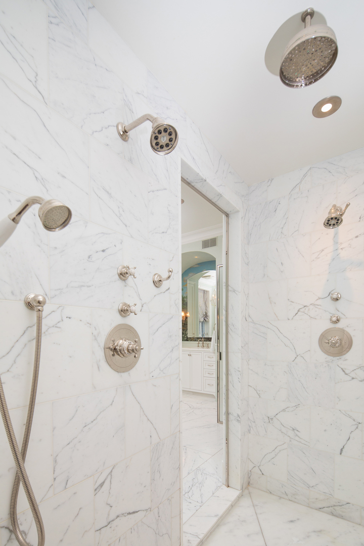 632 West Deming Place Chicago, IL 60614 - Photo 26 of 49 a bathroom with a shower