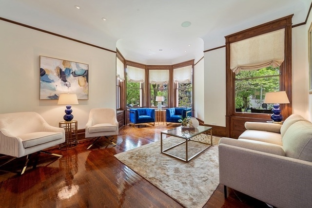 632 West Deming Place Chicago, IL 60614 - Photo 4 of 49 a living room with furniture and a large window