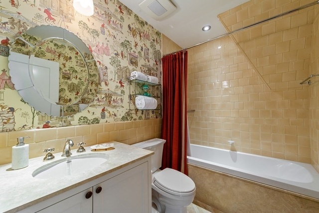 632 West Deming Place Chicago, IL 60614 - Photo 34 of 49 a bathroom with a sink mirror toilet and bathtub