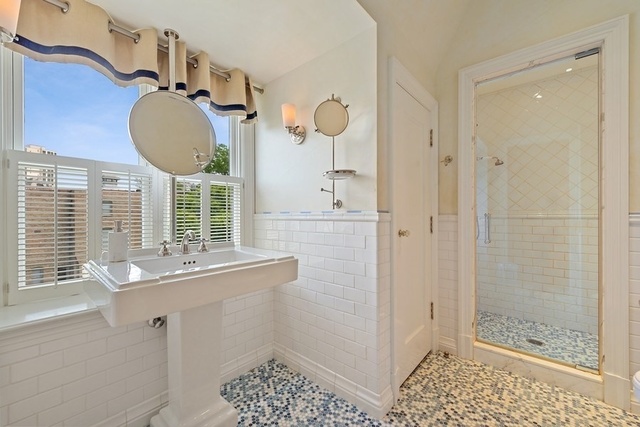 632 West Deming Place Chicago, IL 60614 - Photo 36 of 49 a bathroom with a sink and a mirror