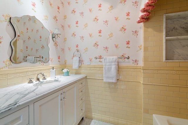 632 West Deming Place Chicago, IL 60614 - Photo 38 of 49 a bathroom with a sink and a mirror