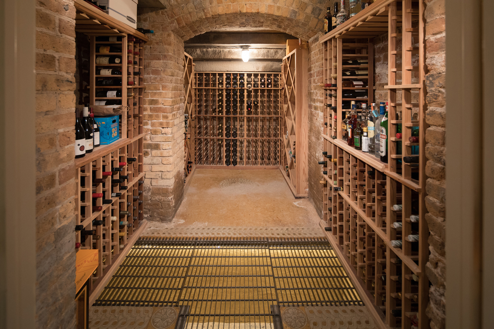 632 West Deming Place Chicago, IL 60614 - Photo 41 of 49 a view of entryway with a small white door