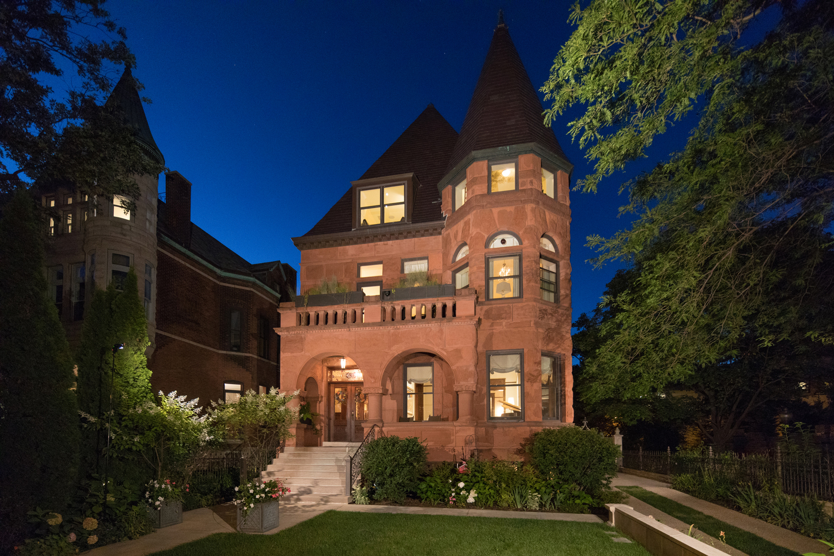 632 West Deming Place Chicago, IL 60614 - Photo 49 of 49 a front view of a house