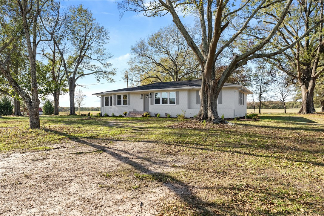 199 Cherokee Road Williamston, SC 29697 - Photo 2 of 38