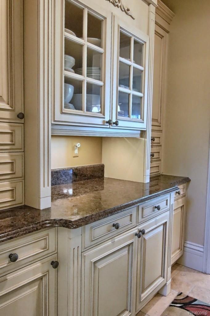 2615 Heights View Court Rochester, MI 48306 - Photo 8 of 36 Butlers_Pantry.jpg